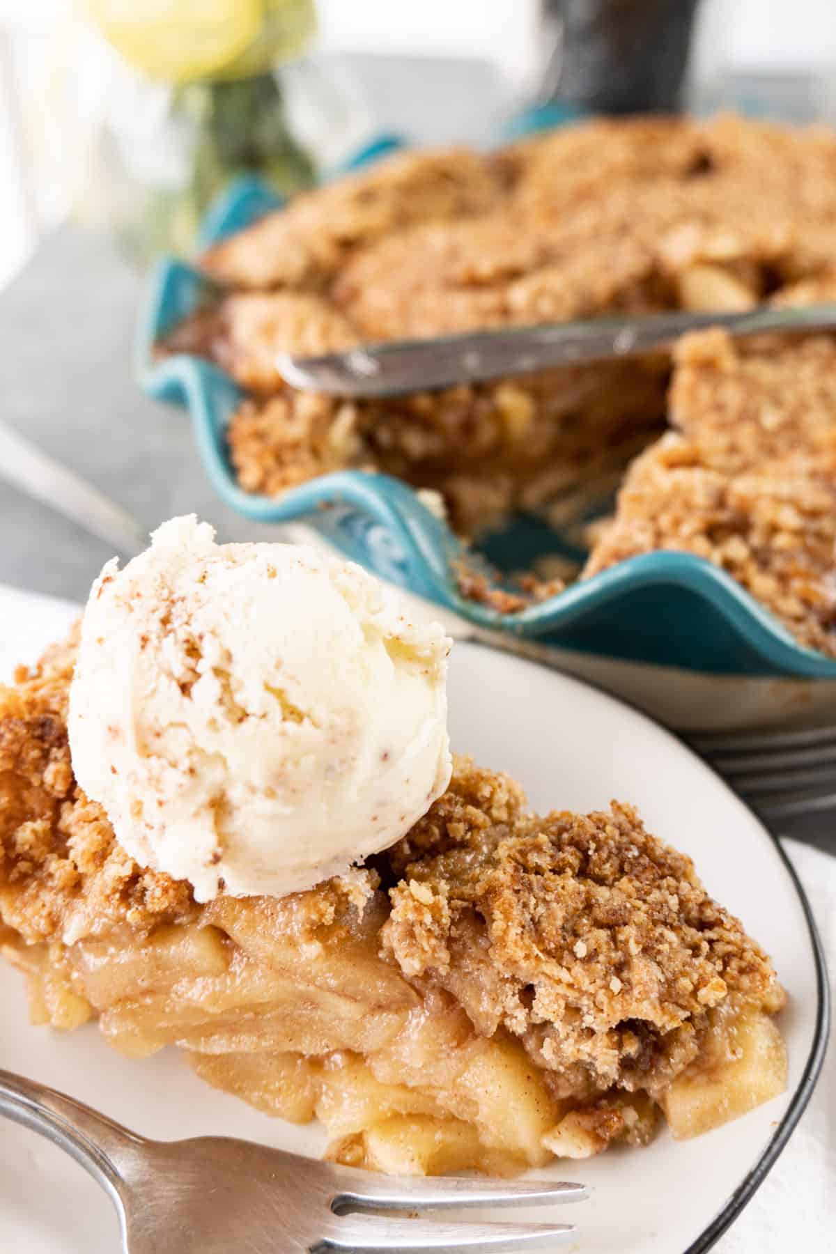 apple streusel pie on plate with ice cream