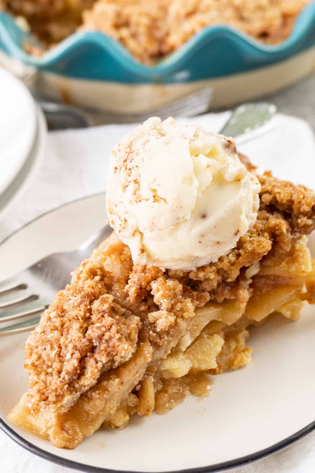 apple streusel pie close up on plate with ice cream