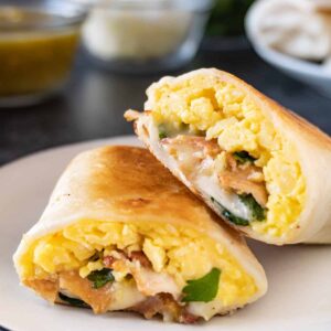 bacon breakfast burrito featured image