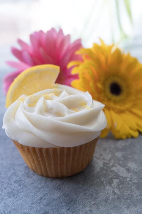 Lemon Cupcakes with Lemon Cream Cheese Frosting