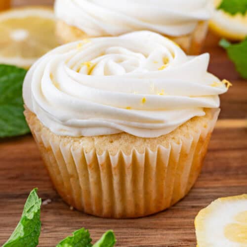 easy lemon cupcakes featured photo.