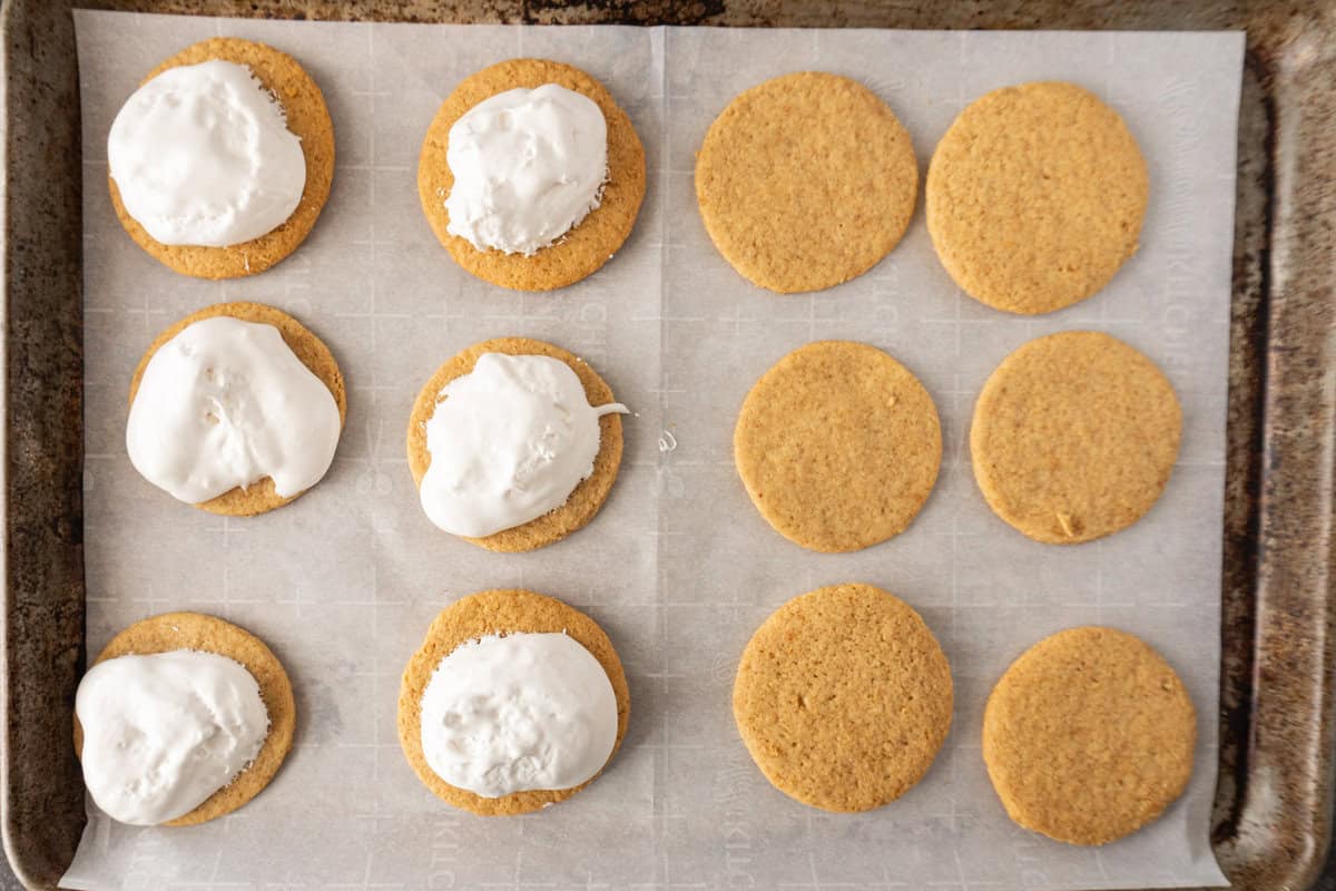 adding marhsmallow fluff to cookies.