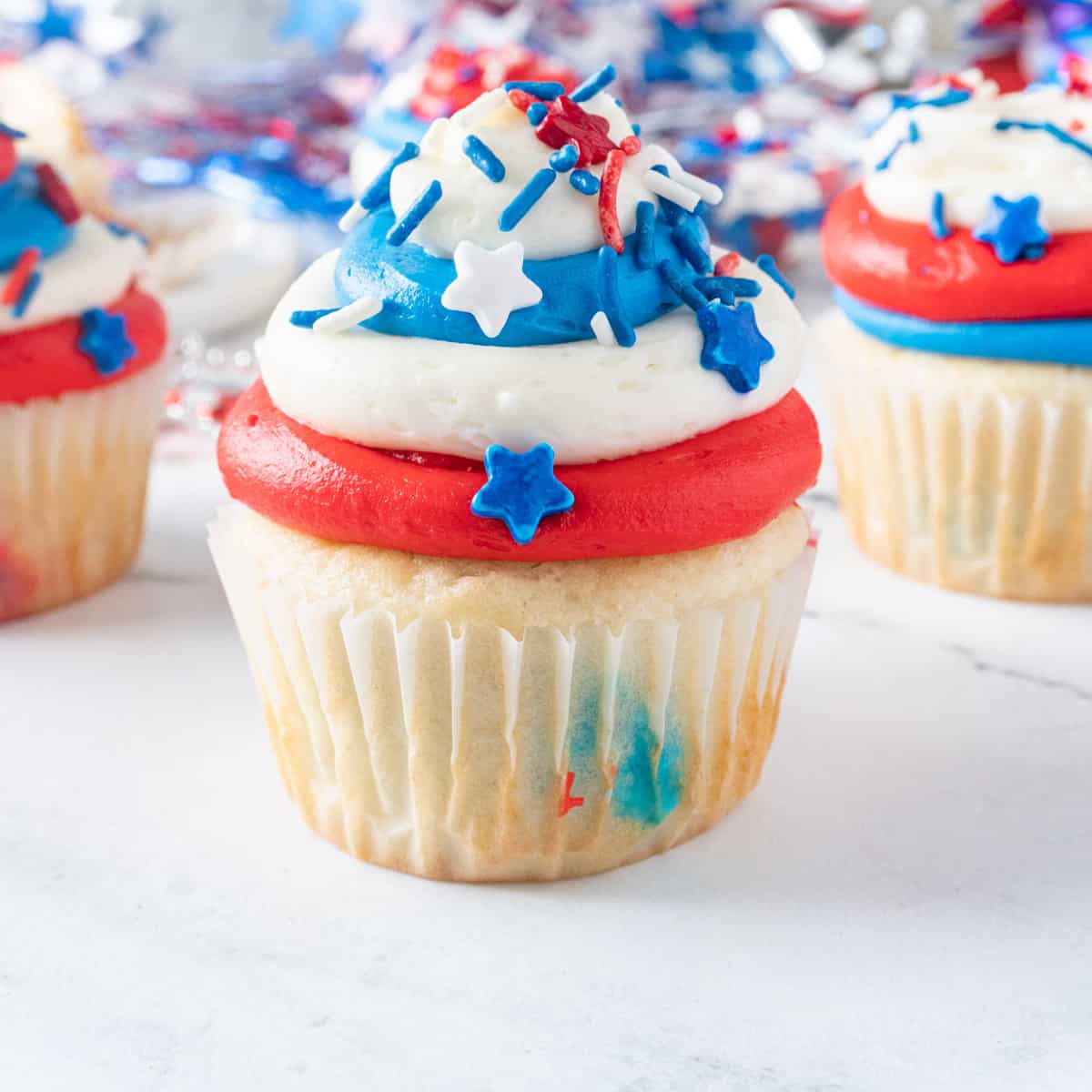 red white and blue cupcakes featured image