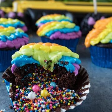 pinata cupcakes