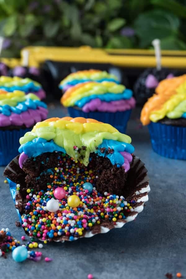 pinata cupcakes