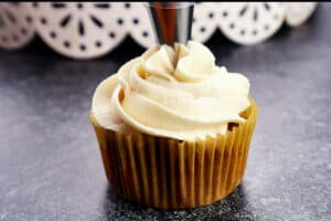 finish frosting cupcake