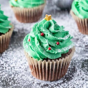 Christmas Tree Cupcakes featured