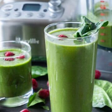 This easy and delicious spinach smoothie is a great way to start the day! Full of vitamins and simple ingredients makes this a great go-to green smoothie! #greensmoothie #weightloss #energy #healthy #detox #cleanse #delicious #forweightloss #forkids #breakfast #spinach #atablefullofjoy