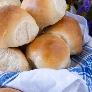 Homemade dinner rolls that are hearty and taste delicious! Is there anything better than a warm homemade dinner roll fresh from the oven? #homemade #dinnerroll #roll #bread # easy #atablefullofjoy #breadbowl