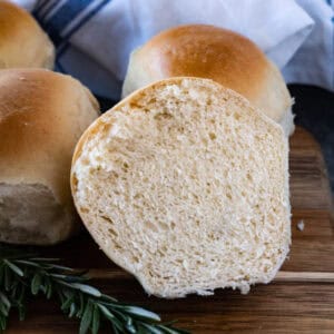 homemade dinner rolls featured
