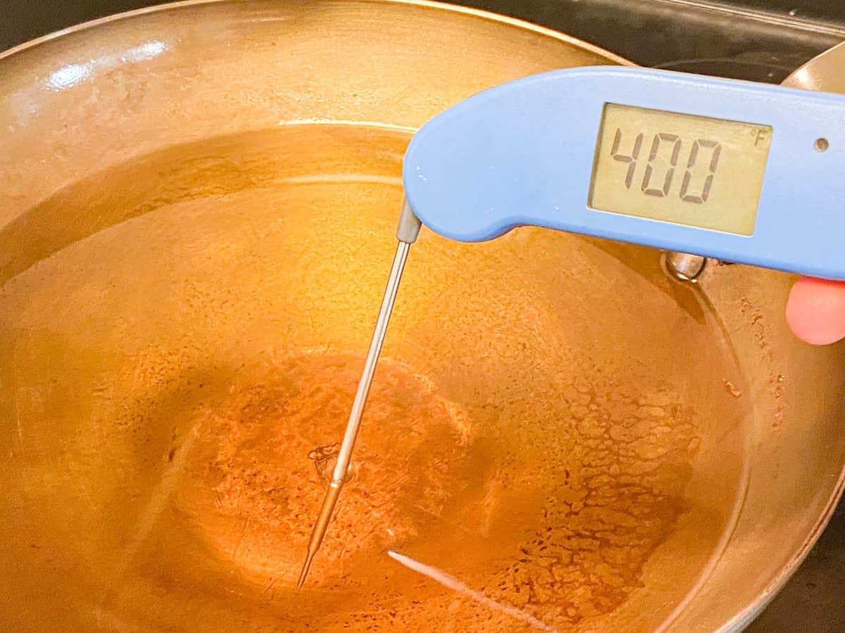 thermometer showing oil at 400°F