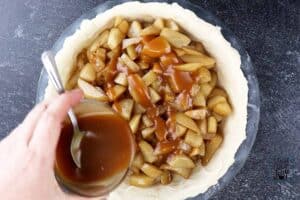 Pour caramel souce on pie filling