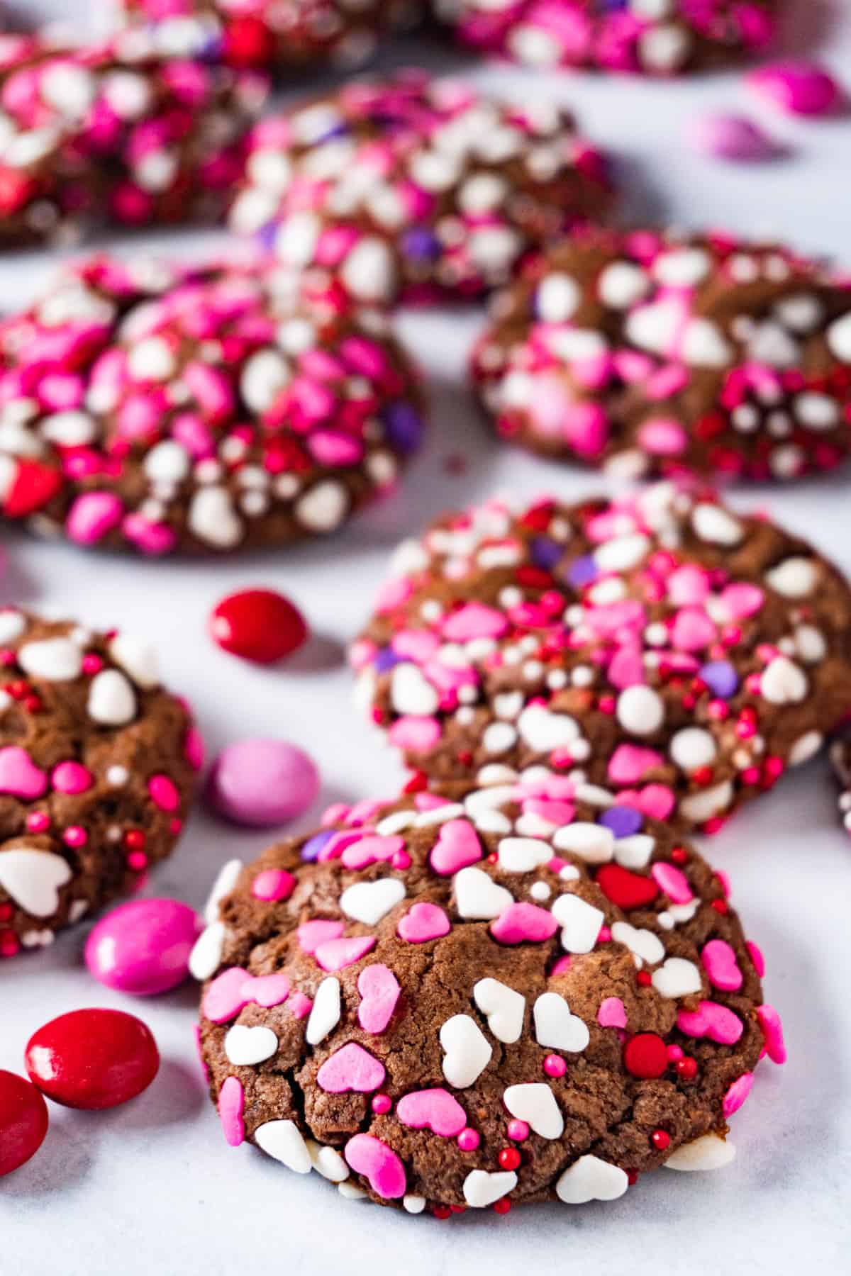 easy valentine cookies with m&ms around them