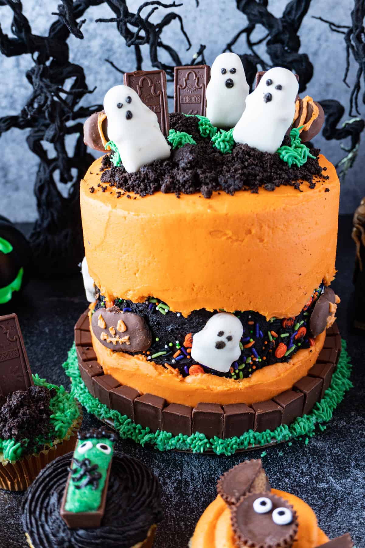 Easy Halloween Graveyard Cake | Fault Line Halloween Cake How To