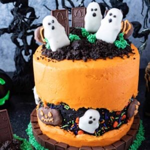 halloween graveyard cake featured image