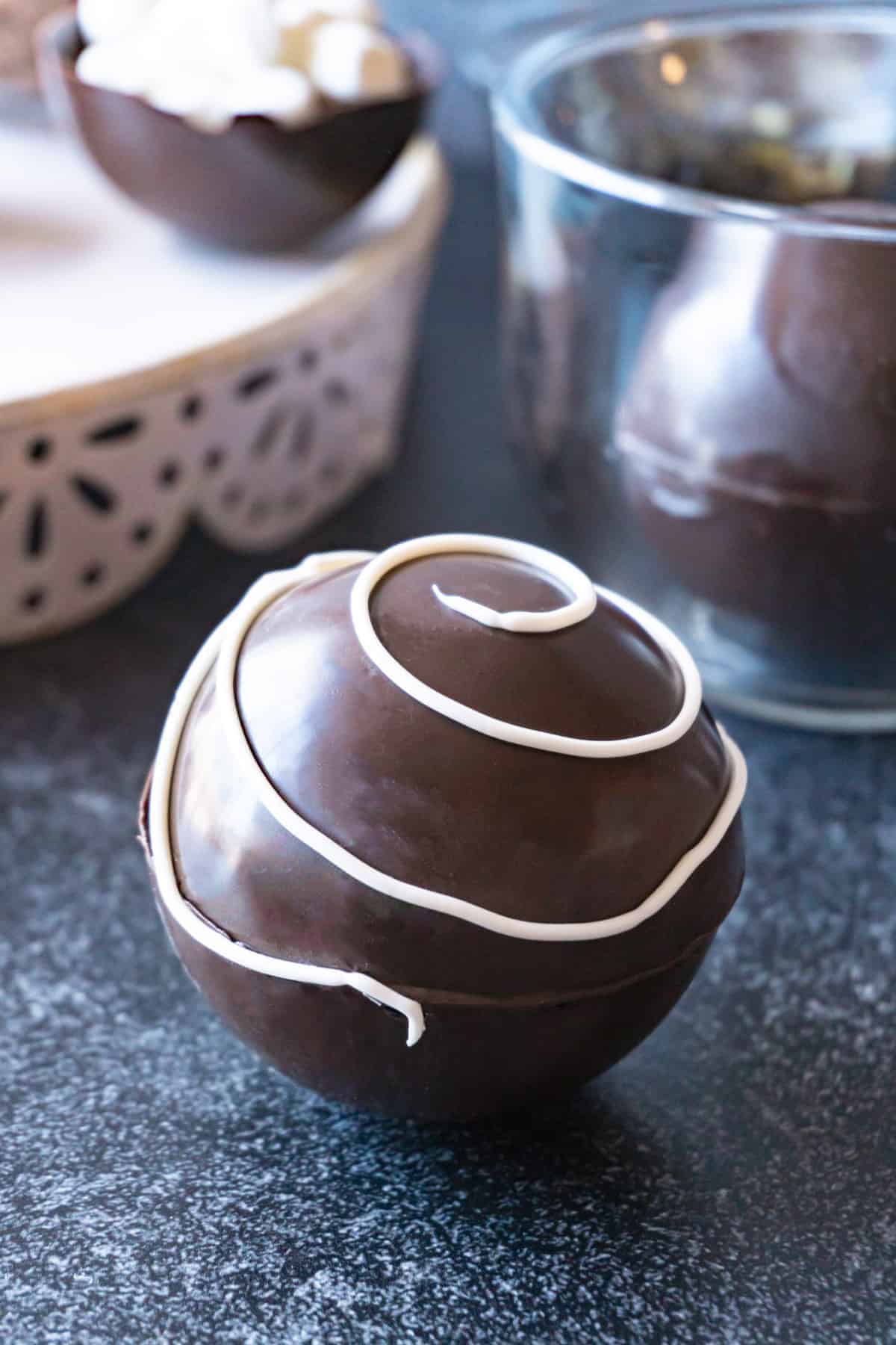 https://www.atablefullofjoy.com/wp-content/uploads/2020/11/Hot-Chocolate-Bombs-Recipe-52.jpg