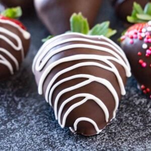 easy chocolate covered strawberries featured image