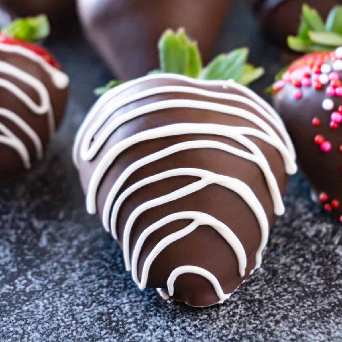 easy chocolate covered strawberries featured image