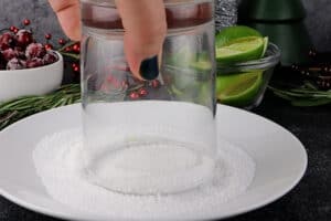 adding salt and sugar to rim