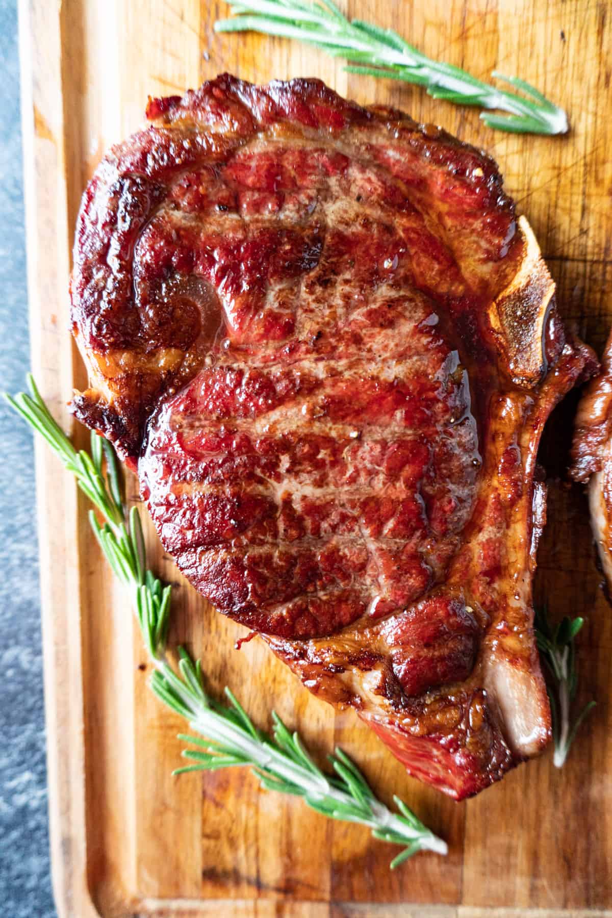 smoked ribeye on cutting board