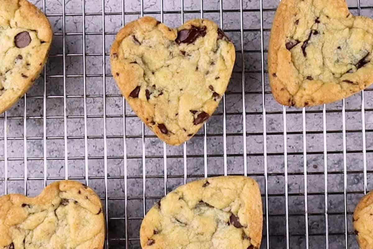 baked cookies on cooling rack