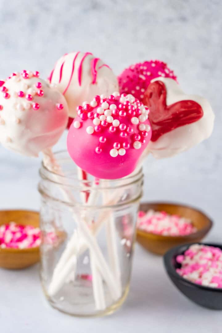Valentine’s Day Cake Pops Easy and Fun + Video