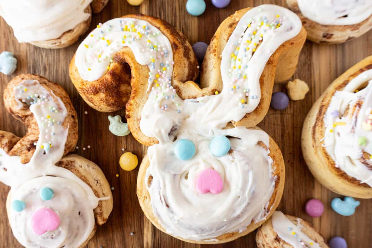 3 bunny cinnamon rolls