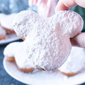 candy cane beignets featured image
