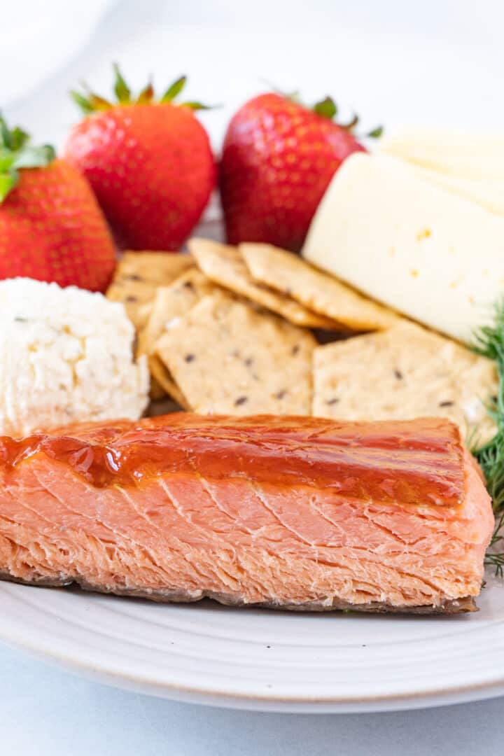 How long does smoked salmon last? Everything you need to know + pics!