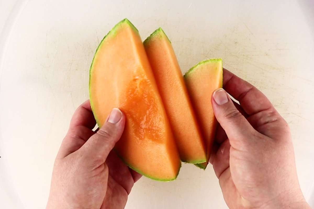 cantaloupe cut into slices