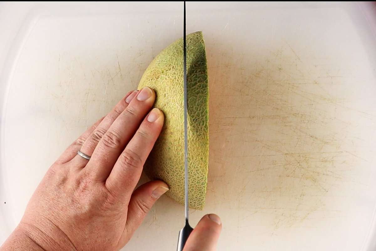 showing where to slice on cantaloupe