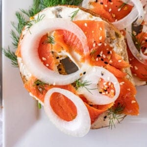 smoked salmon bagel featured image