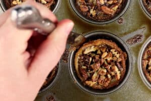 removing pecan tart from pan