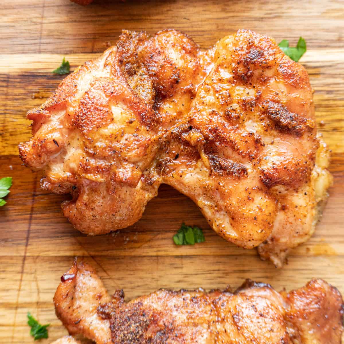 smoked chicken thighs featured image