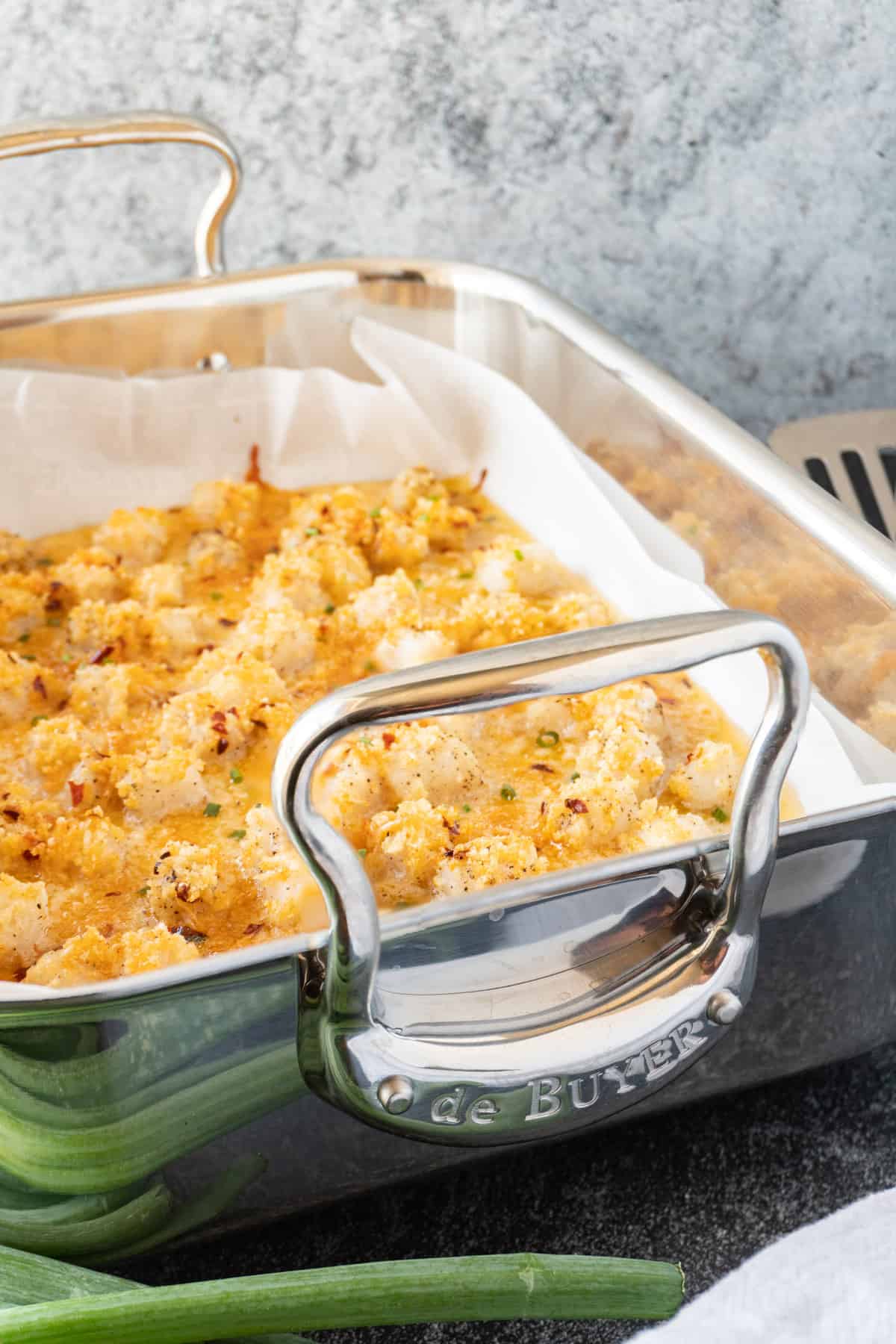 baked scallops in roasting pan