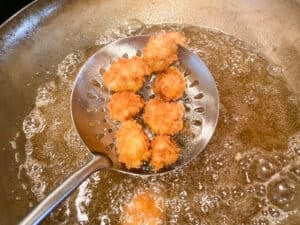 removing fried scallops from hot oil