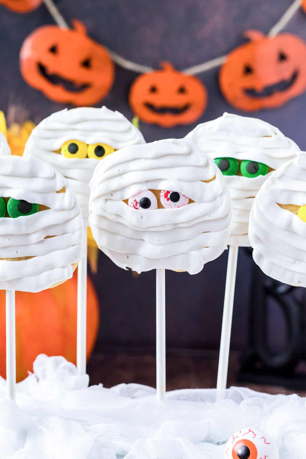 cute mummy cookie pops lined up
