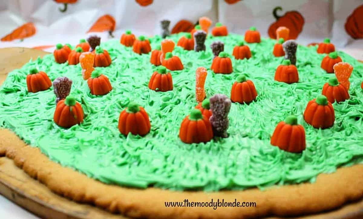zombie graveyard cookie pizza- green frosting and pumpkin candy corn