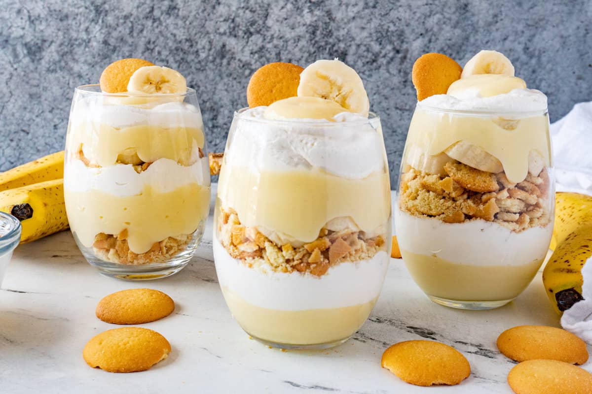 banana pudding in cups