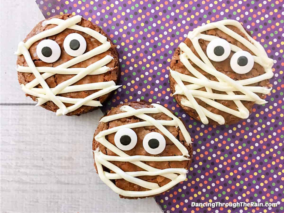 round brownies with white strips to look like mummy