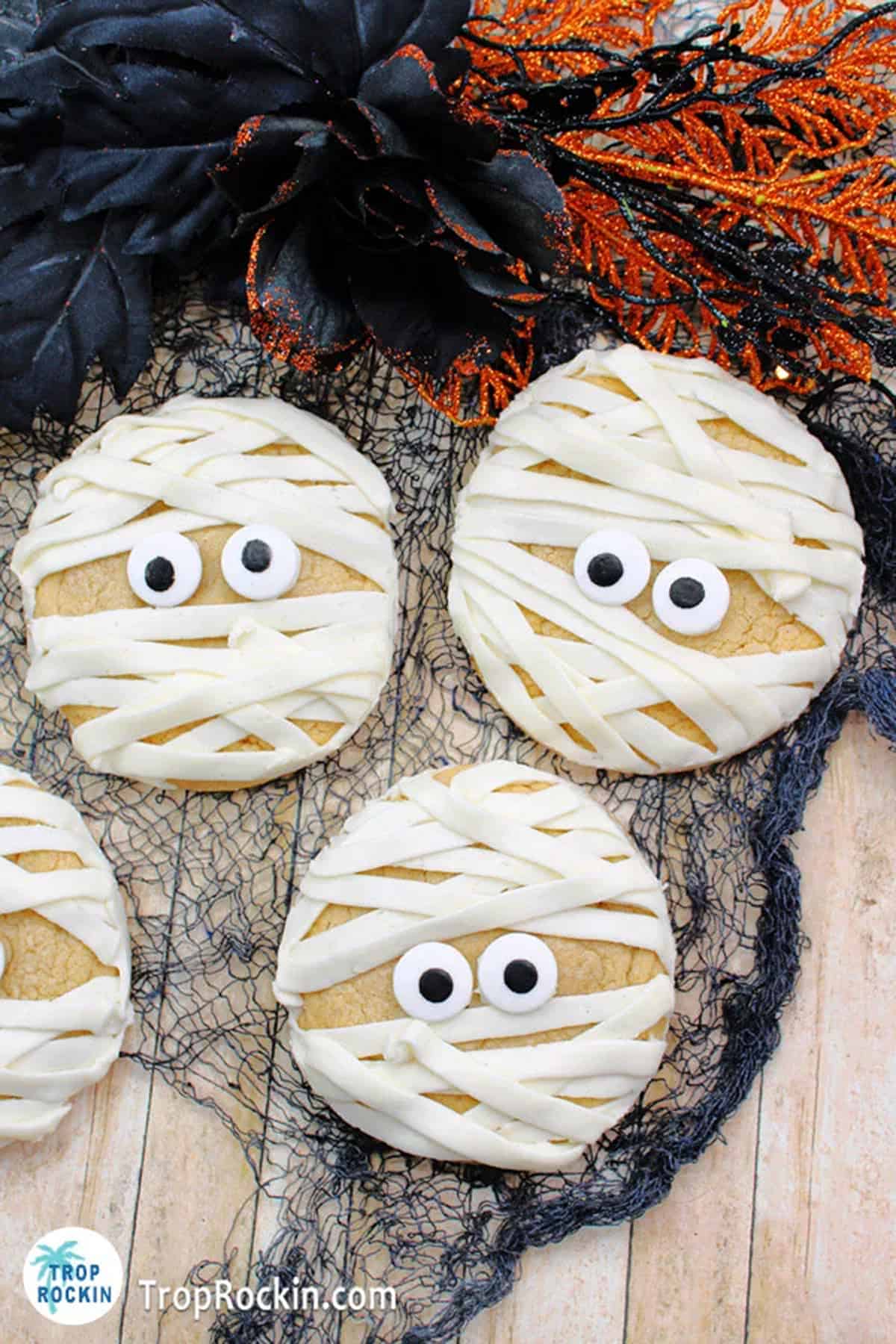 mummy cookie with candy eyes