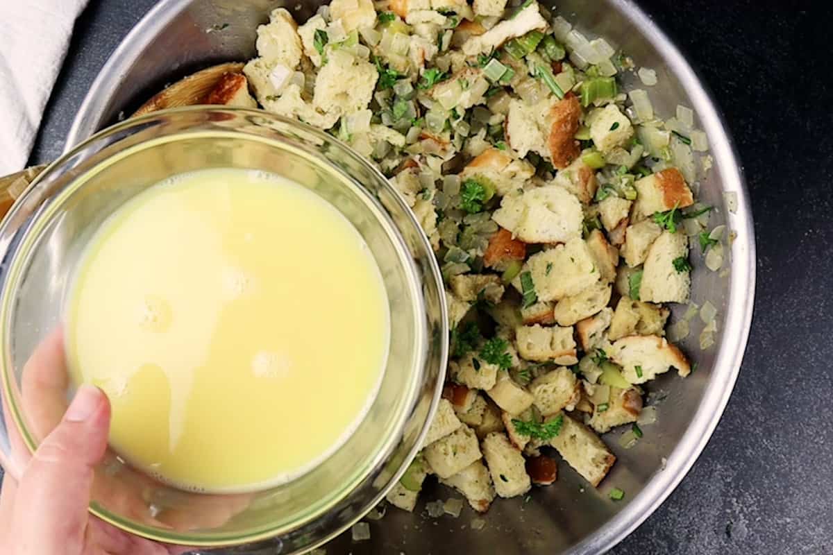 adding egg/broth to stuffing