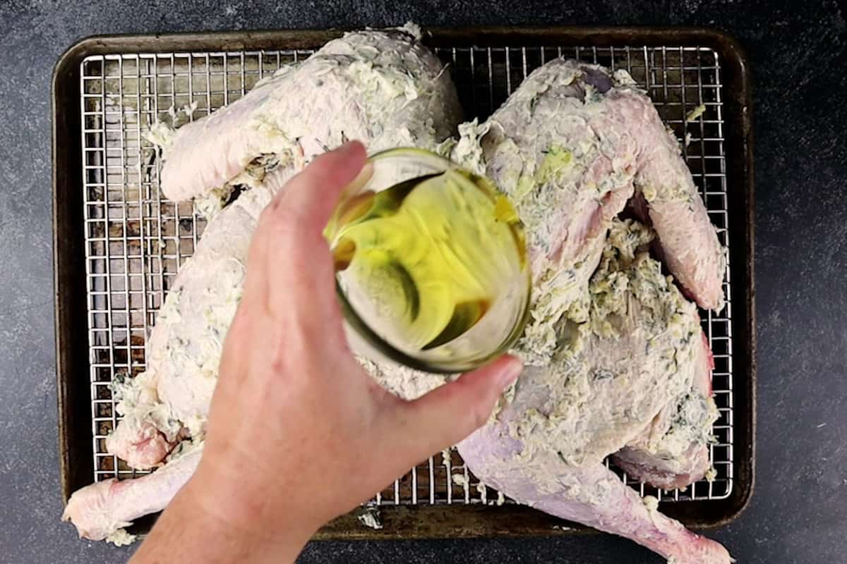 drizzling turkey with oil