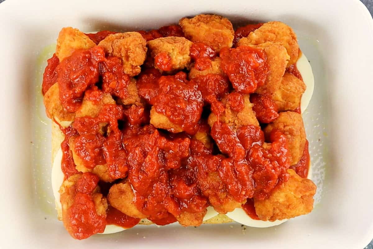 adding more marinara to nuggets