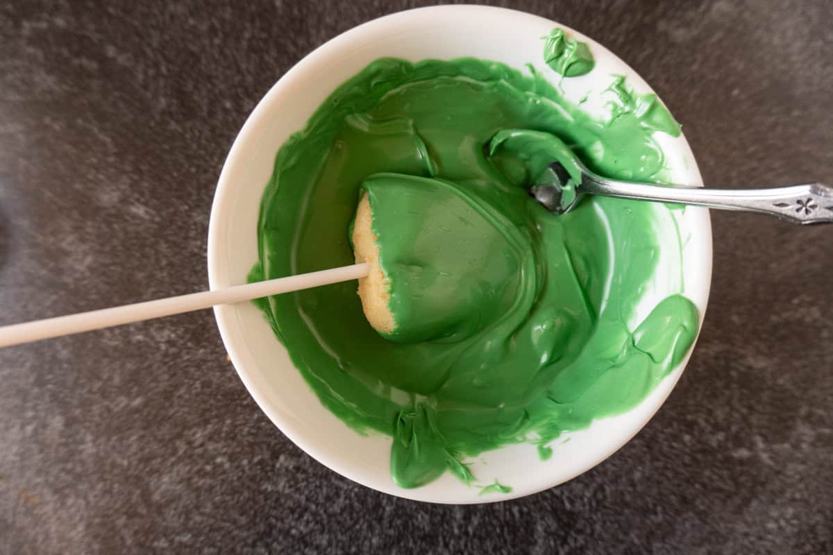 dipping cake pop in candy melt.