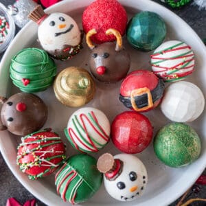 Christmas hot cocoa bombs featured image